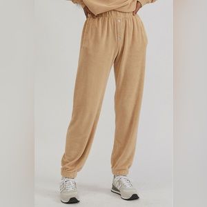 Donni the henley sweatpants latte XS